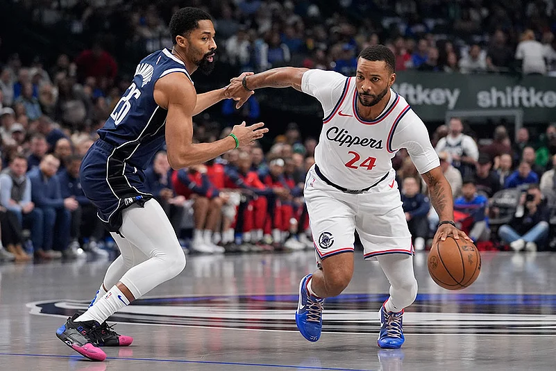 Basketball: Dallas Mavericks vs Los Angeles Clippers