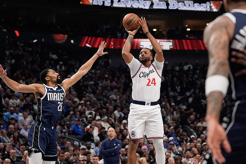NBA Basketball Game: Los Angeles Clippers vs Dallas Mavericks