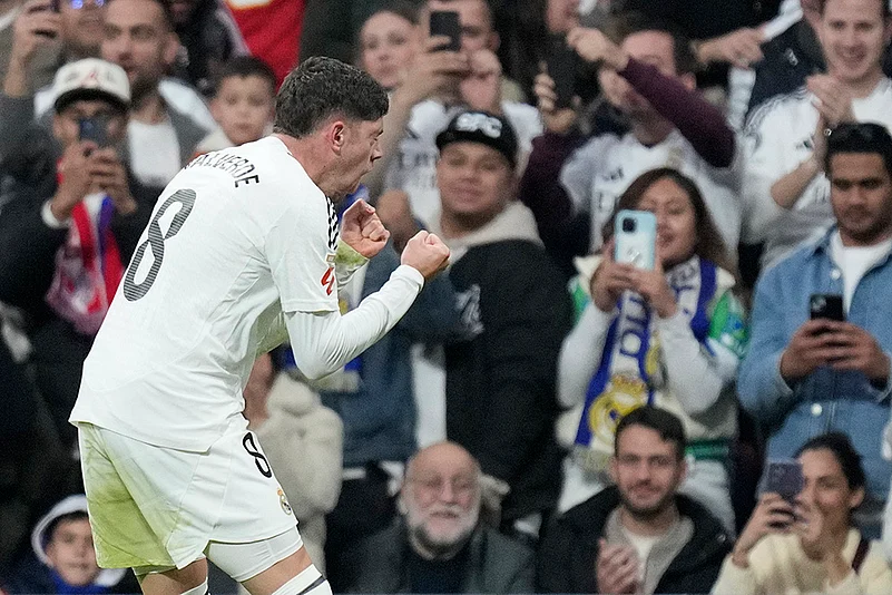 Spain soccer La Liga 2024-25 Real Madrid Vs Sevilla football match Pics: Federico Valverde