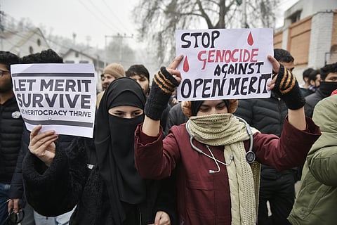 MP Aga Ruhullah Mehdi Protests Outside CM Residence Over Reservation Policy
