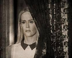 Sarah Paulson in The People v. Larry Flynt