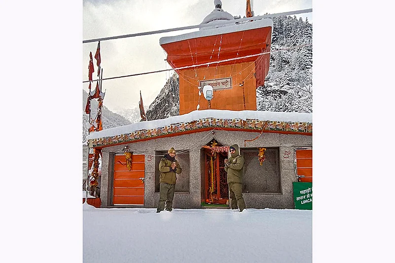 North India winter weather: Fresh snowfall in Chamoli