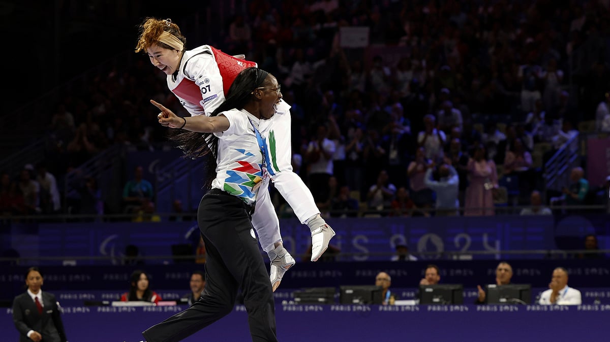 AP Photo/Madeleine Mertens : Zakia Khudadadi from the Paralympic Refugee Team, top, celebrates her bronze medal in Para Taekwondo during the Paralympic Games in Paris, Thursday, Aug. 29, 2024. 