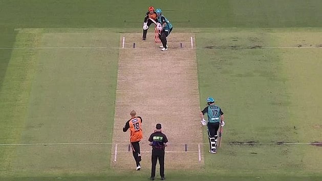 X/BBL : Action from the Big Bash League match between Perth Scorchers and Brisbane Heat. 