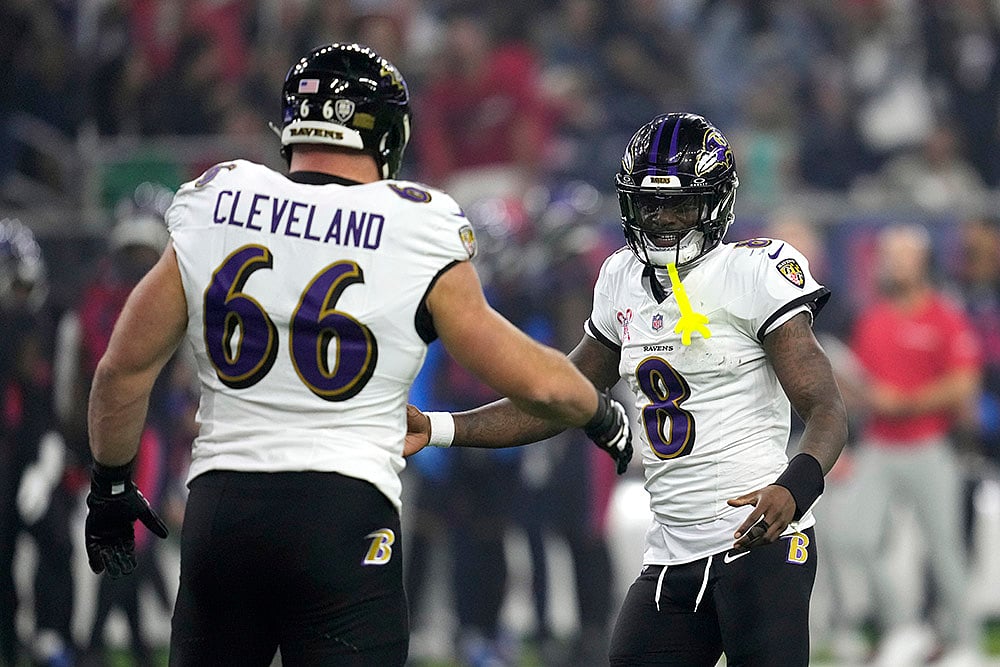 | Photo: AP/David J. Phillip : NFL Football: Ravens quarterback Lamar Jackson (8) celebrates with teammate Ben Cleveland (66) after throwing a touchdown pass