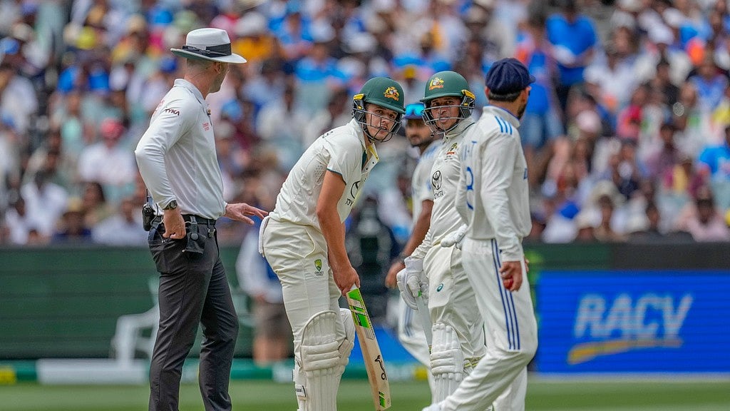 AP Photo/Asanka Brendon Ratnayake : India's Virat Kohli, right, talks to Australia's Sam Konstas, second left, as Australia's Usman Khawaja, looks on during play on the first day of the fourth cricket test between Australia and India at the Melbourne Cricket Ground, Melbourne, Australia, Thursday, Dec. 26, 2024.