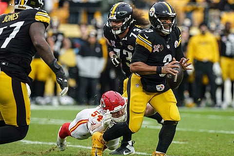 NFL Football: Steelers quarterback Russell Wilson (3) runs from Chiefs linebacker Leo Chenal
