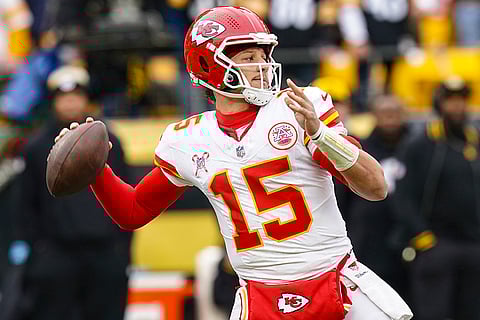 NFL Football: Chiefs quarterback Patrick Mahomes (15) passes against the Steelers