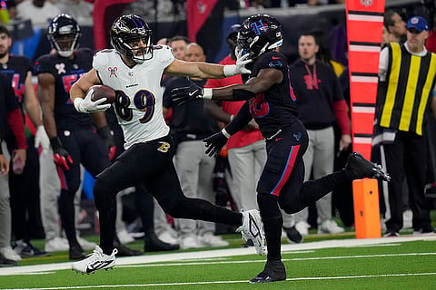 NFL Football: Ravens tight end Mark Andrews (89) runs from Houston Texans linebacker Christian Harris 