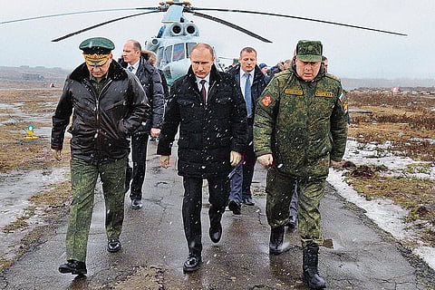 Russian President Vladimir Putin and Defense Minister Sergei Shoigu in Ukraine