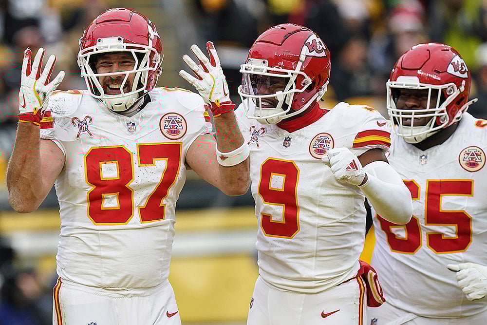 | Photo: AP/Matt Freed : NFL Football: Chiefs tight end Travis Kelce (87) celebrates his touchdown against the Steelers