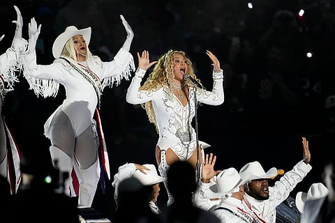 NFL Football: Beyoncé performs
