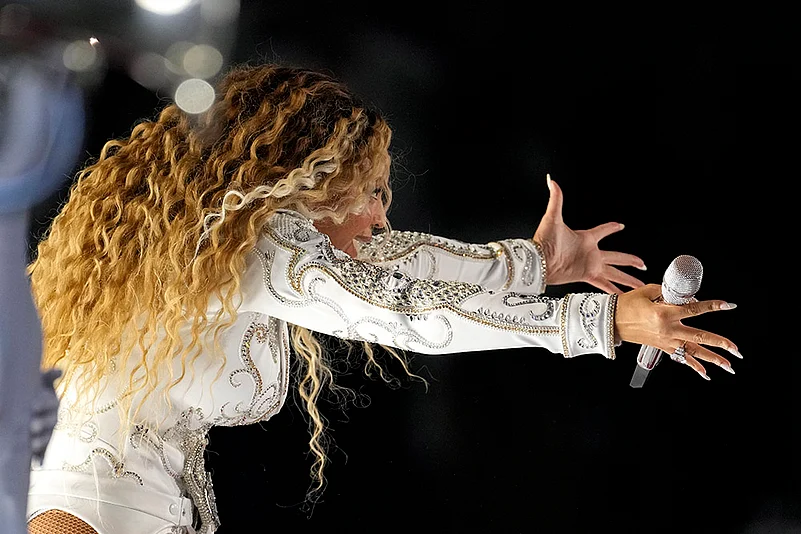 Ravens vs Texans NFL Football Christmas Halftime Show Photos: Beyoncé