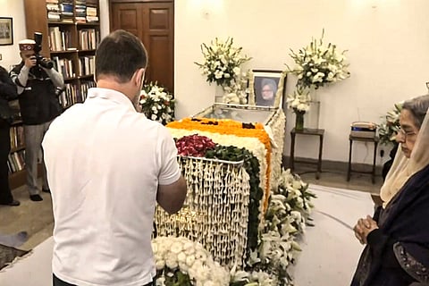 Rahul Gandhi pay tribute to Manmohan Singh