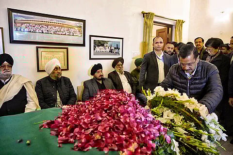 Arvind Kejriwal pays tribute to Manmohan Singh