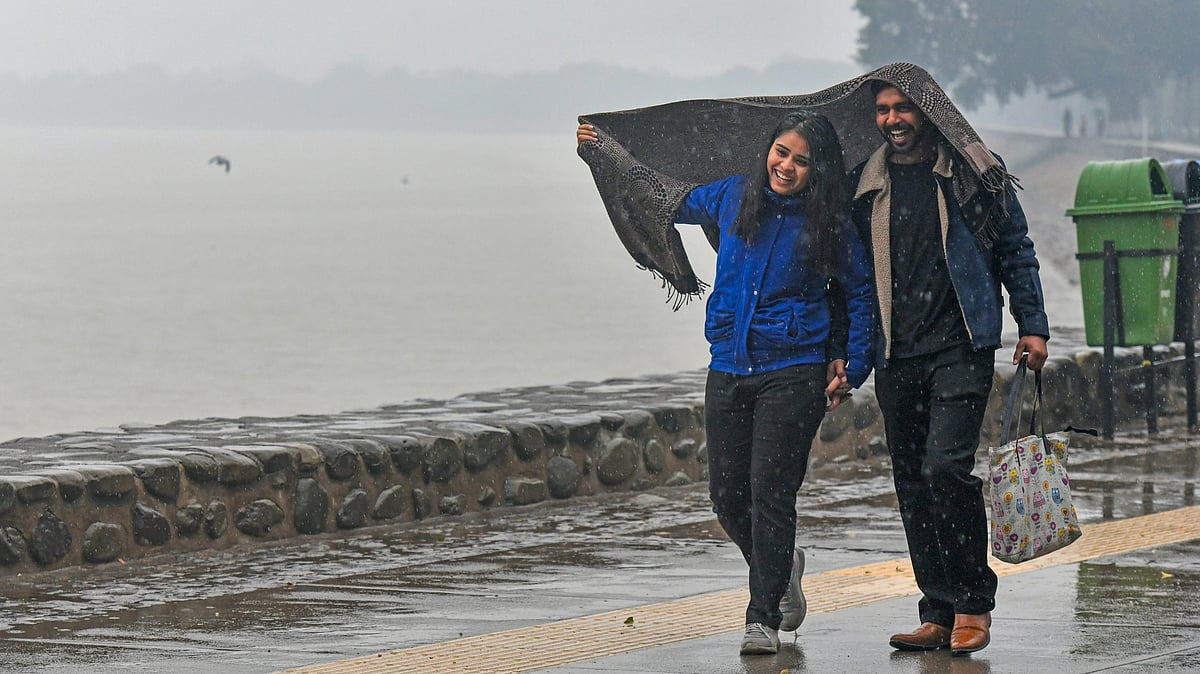 | PTI : Weather Forecast: Rain In Delhi, Orange Alert For Himachal, Kashmir Freezes; Snowfall In Uttarakhand