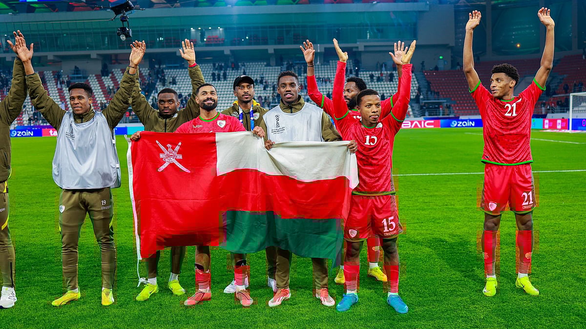 X/Oman_NT : The Oman players celebrate a win with their fans.