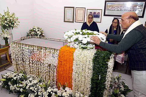 Rajnath Singh pays tribute to Manmohan Singh