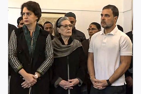 Sonia, Rahul pay tribute to Manmohan Singh