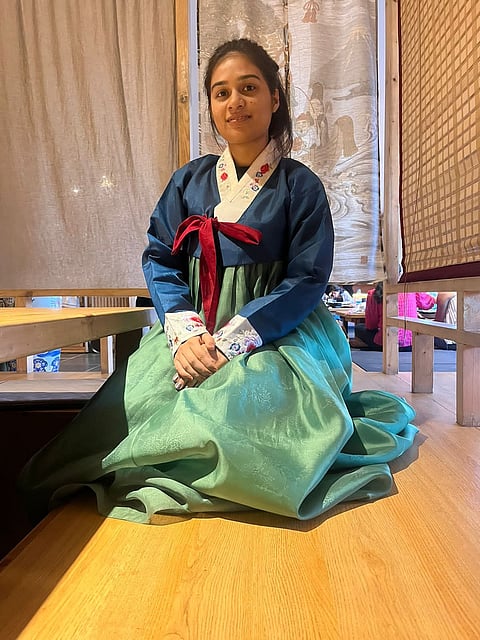 Jyoti Bisht follows traditional Korean dining etiquette