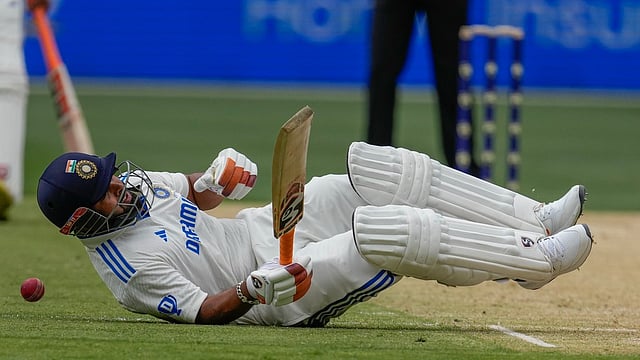 'Stupid, Stupid, Stupid,' Sunil Gavaskar Furious On Rishabh Pant's Dismissal At MCG | Watch
