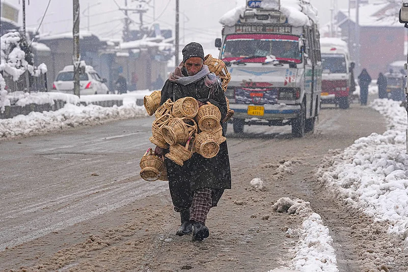 Heavy snowfall in J-K