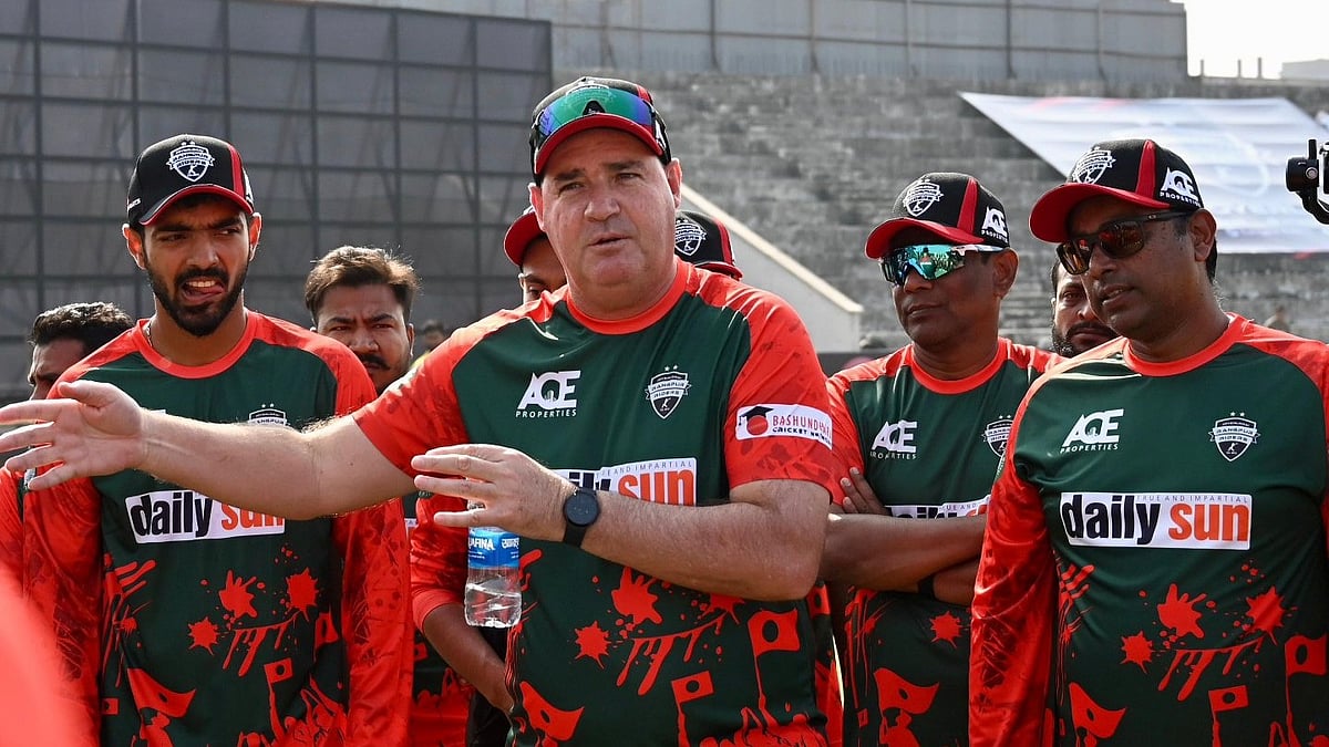Photo: X | Rangpur Riders : Rangpur Riders coach and players during a practice session in Bangladesh.
