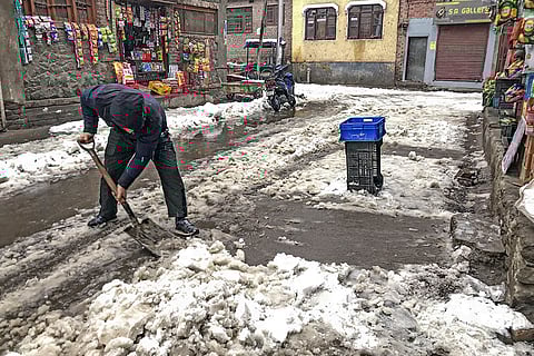 Weather: Heavy snowfall in J-K