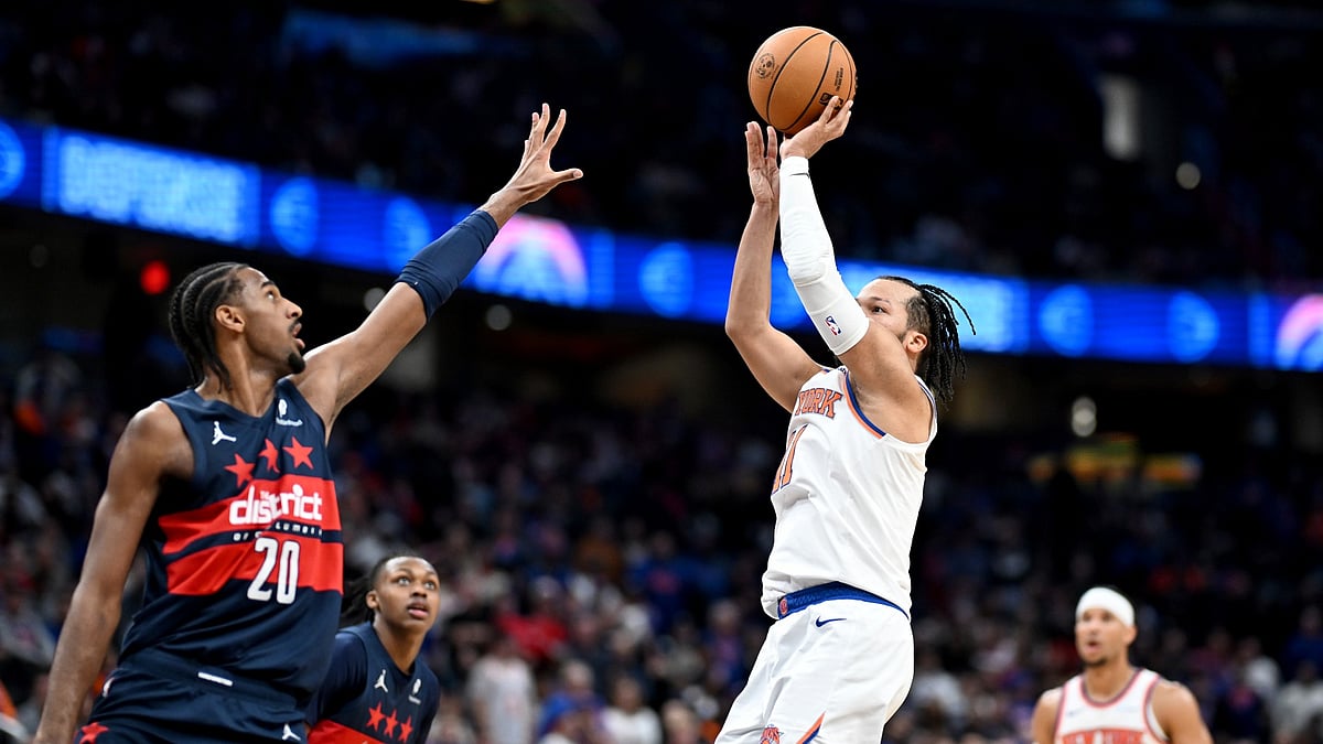 Jalen Brunson #11 of the New York Knicks shoots the ball in overtime against Alexandre Sarr #20 of the Washington Wizards at Capital One Arena on December 28, 2024 in Washington, DC.