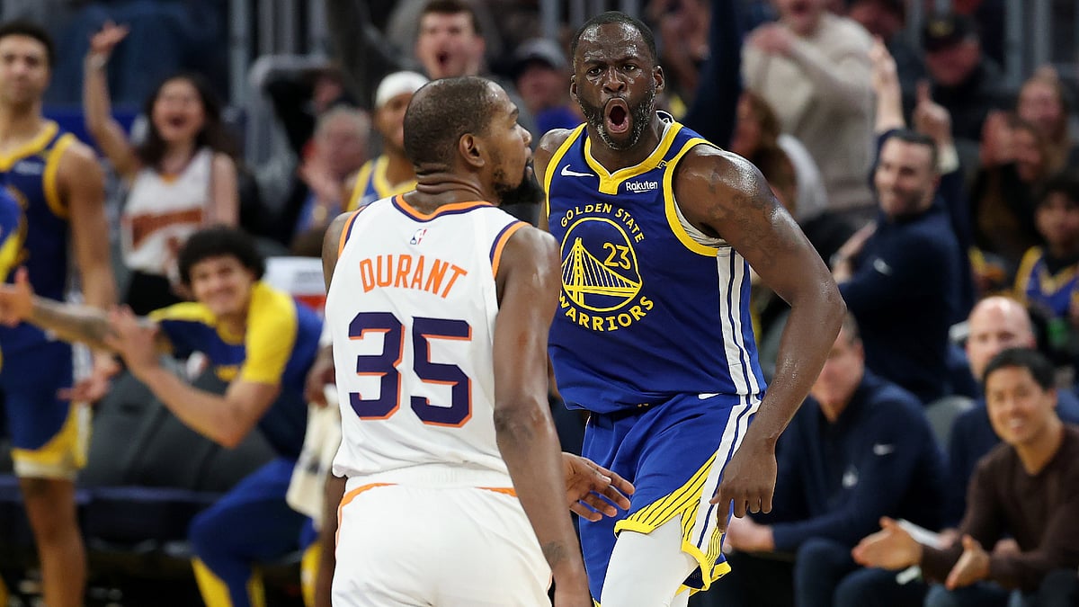 Draymond Green in action against Kevin Durant and the Phoenix Suns
