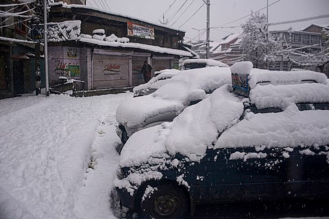 Weather: Heavy snowfall in J&K