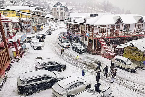 Weather: Snowfall in Uttarkashi