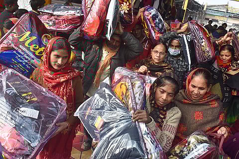 Distribution of warm clothes in Moradabad