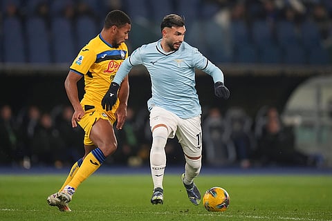 Serie A 2024-25: Taty Castellanos duels for the ball with Isak Hien