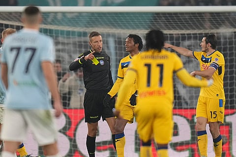 Serie A 2024-25: Referee Davide Massa, center, discusses with Atalanta players