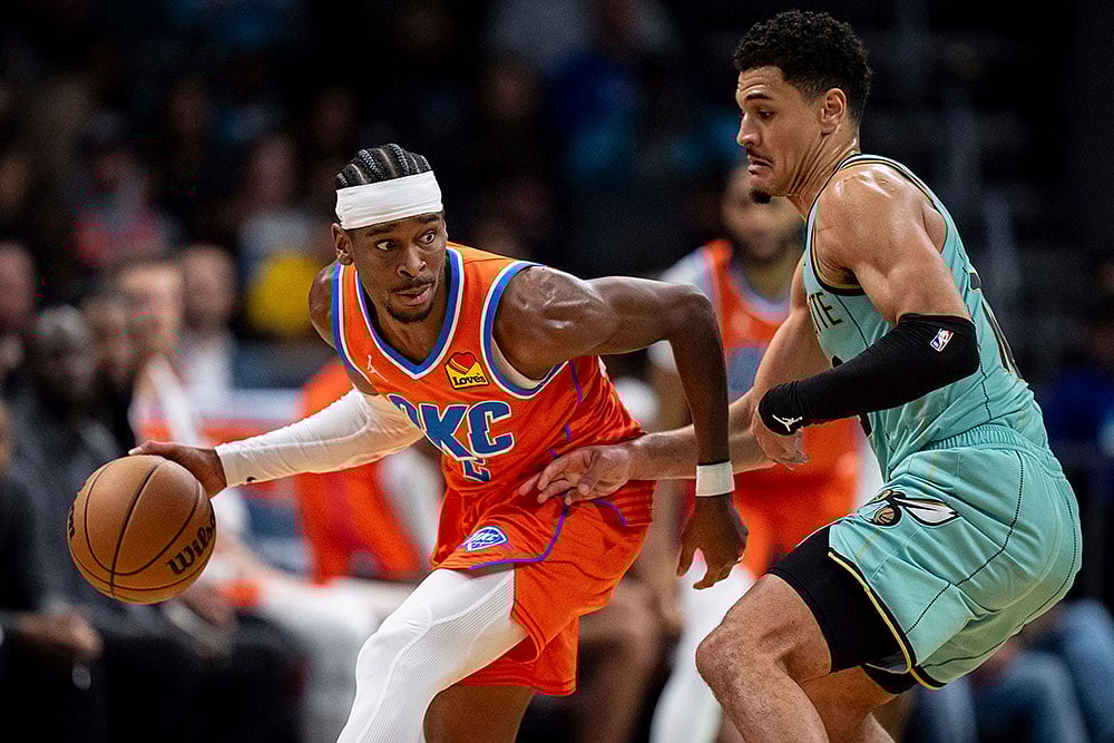 | Photo: AP/Jacob Kupferman : NBA: Hornets guard Josh Green (10) guards Thunder guard Shai Gilgeous-Alexander