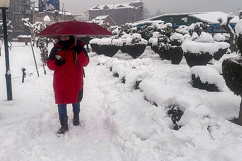 Weather: Heavy snowfall in Srinagar