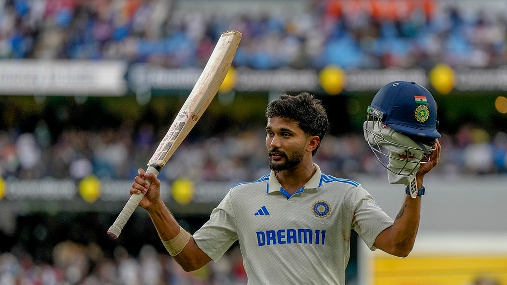 AP Photo/Asanka Brendon Ratnayake : India's Nitish Kumar Reddy acknowledges the crowd as he walks off the field during the fourth cricket test between Australia and India at the Melbourne Cricket Ground, Melbourne, Australia, Saturday, Dec. 28, 2024.