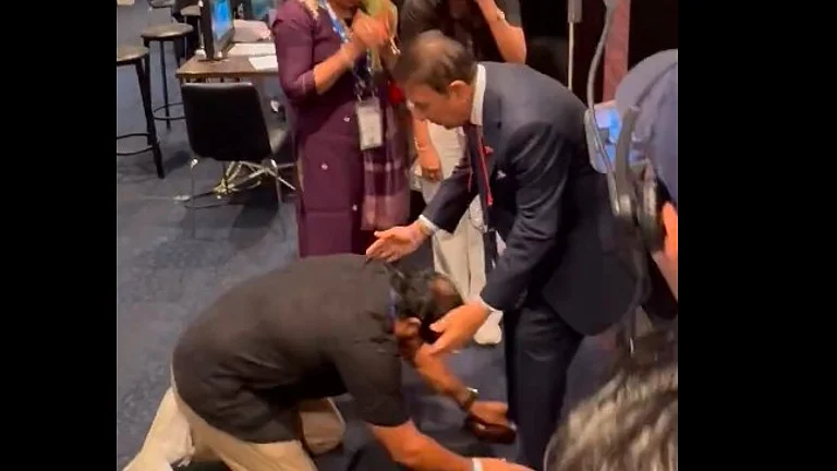 Nitish Kumar Reddy father touching Sunil Gavaskar's feet. - X/BenCameron