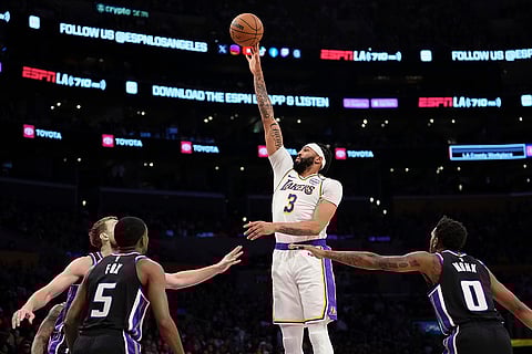 NBA: Lakers forward Anthony Davis shoots