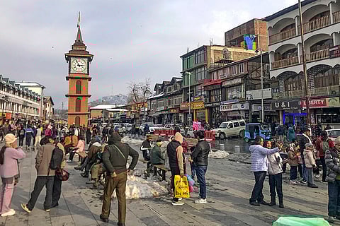 Weather: Snowfall in Srinagar