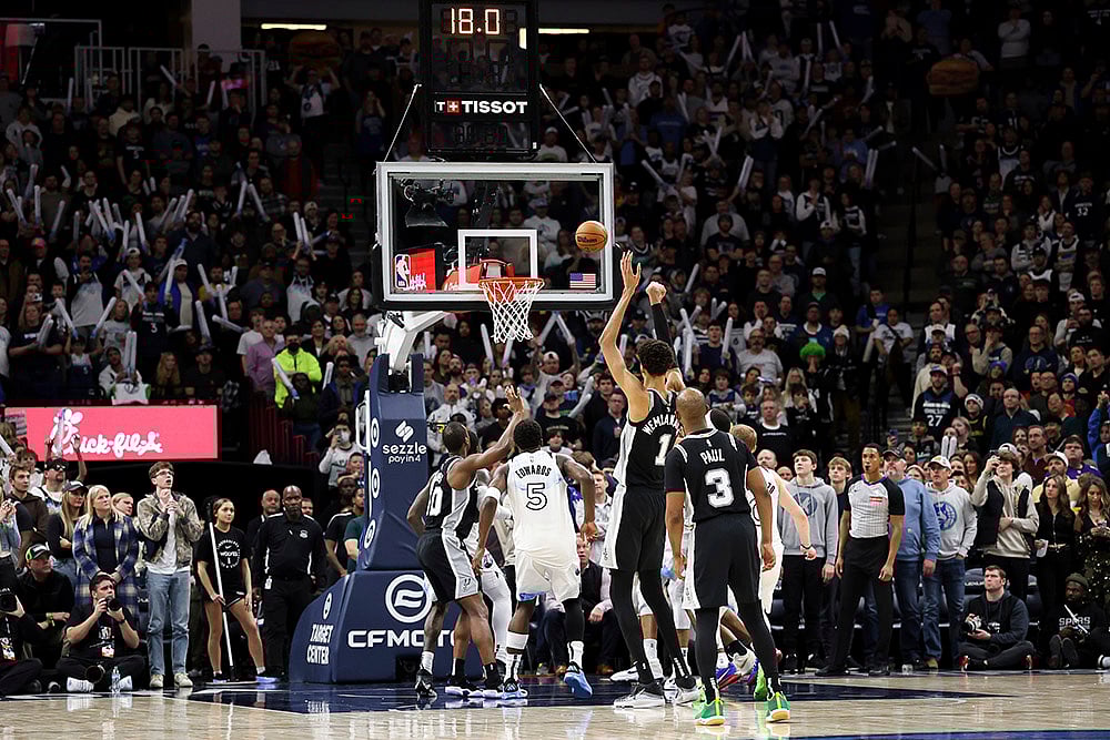 | Photo: AP/Matt Krohn : NBA 2024-25: Spurs center Victor Wembanyama (1) misses a free throw