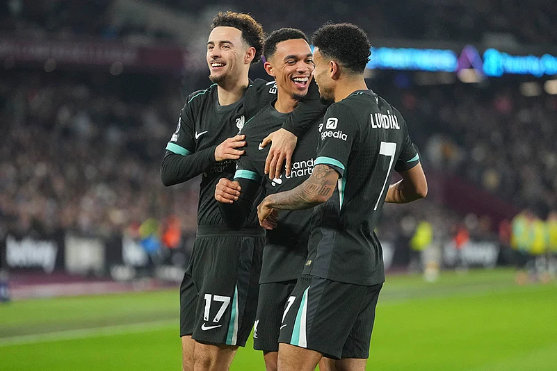 English Premier League soccer match West Ham United vs Liverpool pics: Trent Alexander-Arnold