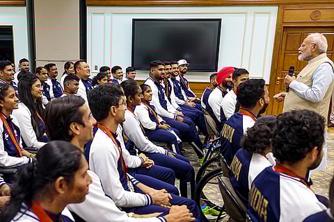 PM Modi with Indian contingent of the Paris Paralympic games