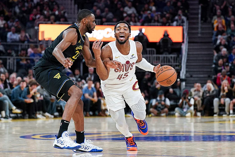 NBA Basketball game Cleveland Cavaliers vs Golden State Warriors match pics: Donovan Mitchell