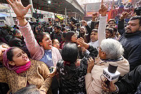 BJP and AAP workers sloganeer at Hanuman Mandir