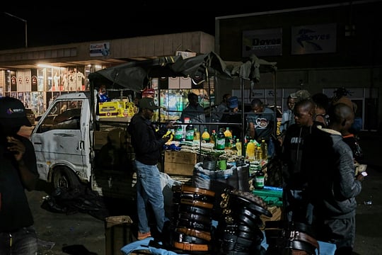 Zimbabwe's New Currency Struggles Impact Traditional Shops As Unregulated Night Markets Thrive