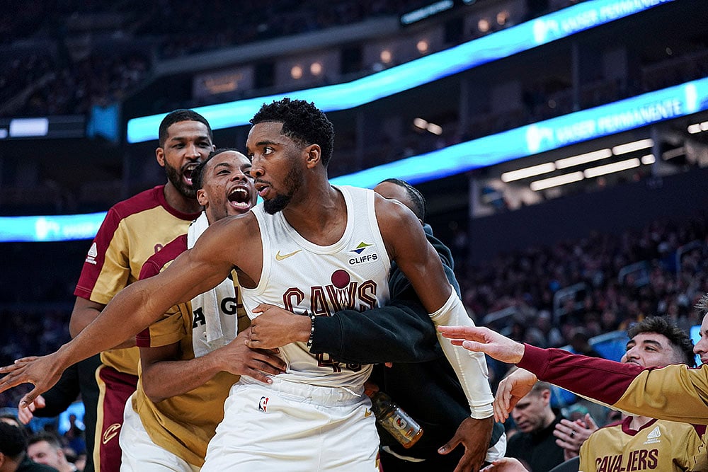 | Photo: AP/Kavin Mistry : NBA 2024-25: Cleveland Cavaliers guard Donovan Mitchell