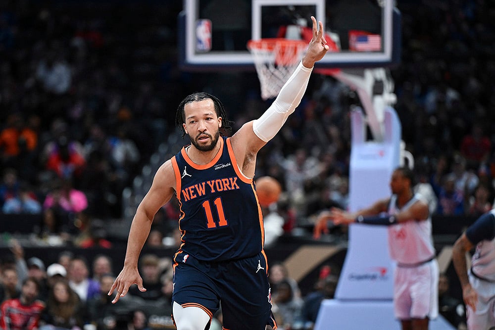 | Photo: AP/Terrance Williams : NBA 2024-25: Knicks guard Jalen Brunson (11) gestures after making a three point basket