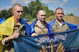 AP : Russia-Ukraine prisoner exchange